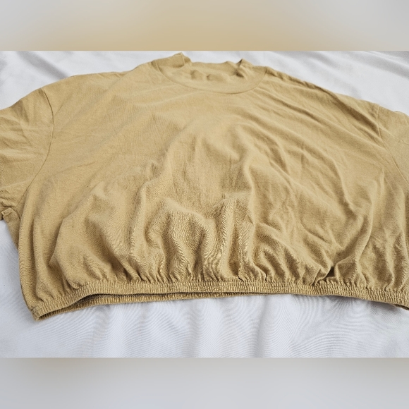 Alo Women's Cropped Top Shirt - Picture 7 of 9